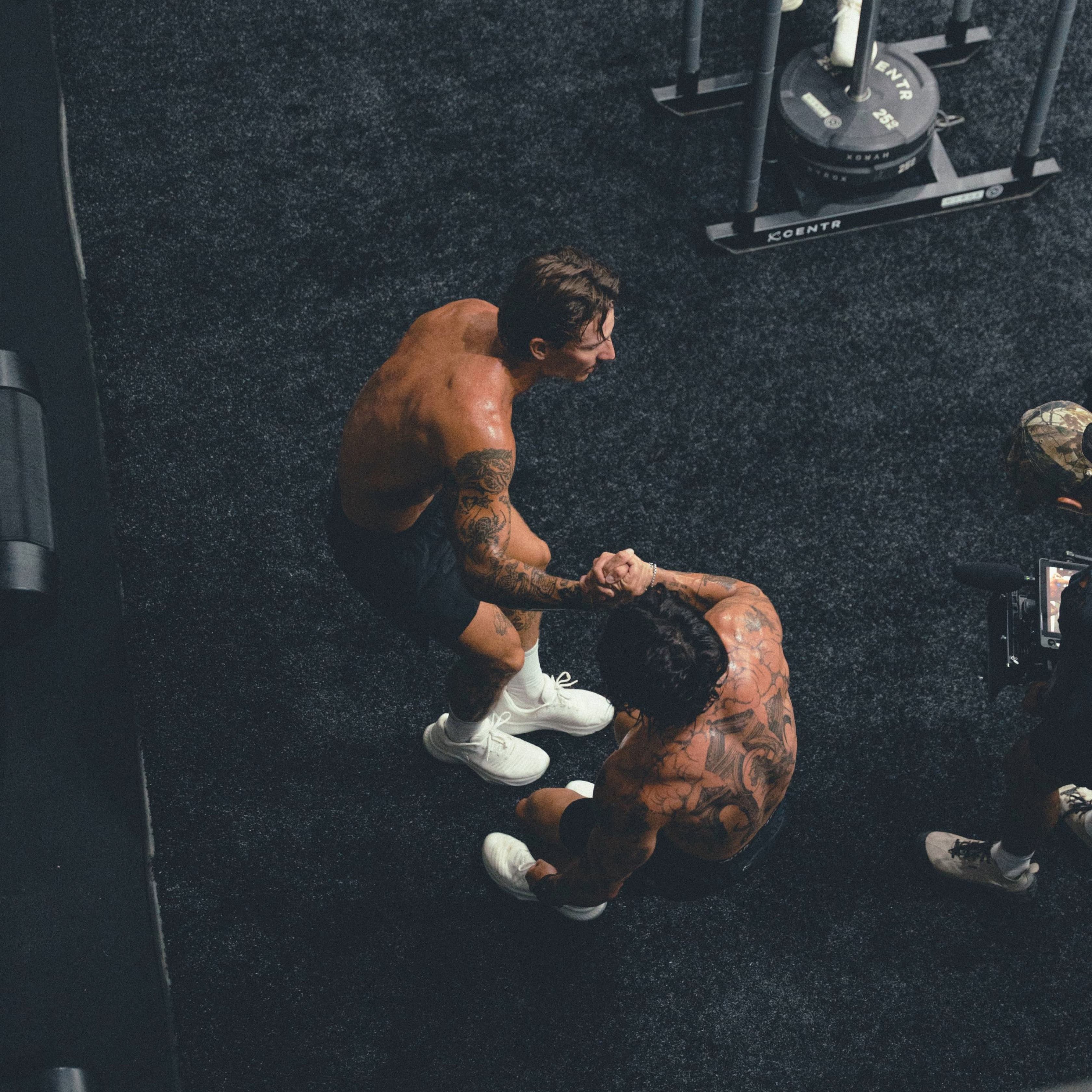 Sandbag lunges : on vous explique tout sur la station des fentes